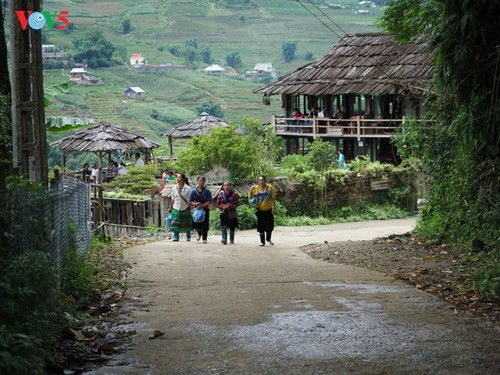 사진집: 따반 – 산 마을속의 거리 - ảnh 4