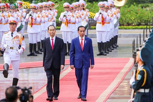 쩐다이꽝 국가주석, 조코 위도도 인도네시아 대통령 환영식 주재 - ảnh 1