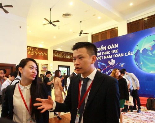 1차 세계 베트남 청년 지식인 포럼에 대표  200명 참가 - ảnh 1