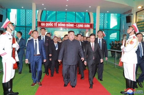 김정은 조선 국무위원장, 베트남 방문 공식 시작 - ảnh 1