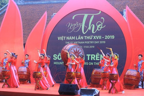 2019 년 제17회 베트남 시의 날, 베트남 문학을 세계에 널리 알리는 데 기여 - ảnh 1