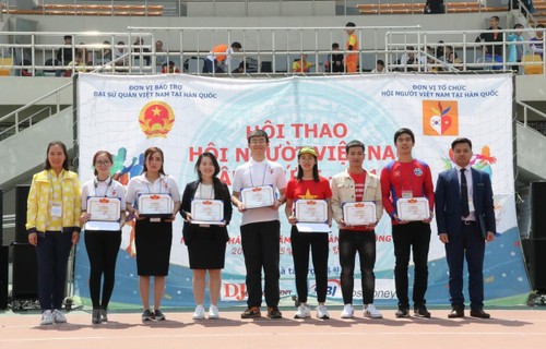 재한 베트남인 공동체의 체육 대회가 흥미진진하게 열렸다 - ảnh 1