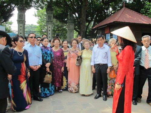 Đoàn cựu giáo viên kiều bào tại Thái Lan về thăm quê hương - ảnh 4