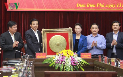 Chủ tịch Quốc hội Nguyễn Thị Kim Ngân làm việc với lãnh đạo tỉnh Điện Biên - ảnh 1