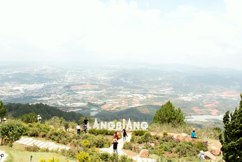 Ngắm vẻ đẹp kỳ vĩ từ đỉnh núi Lang Biang - ảnh 4