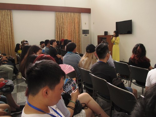 Các thanh niên kiều bào tham quan Hội trường Thống nhất và giao lưu với John Hùng Trần - ảnh 3