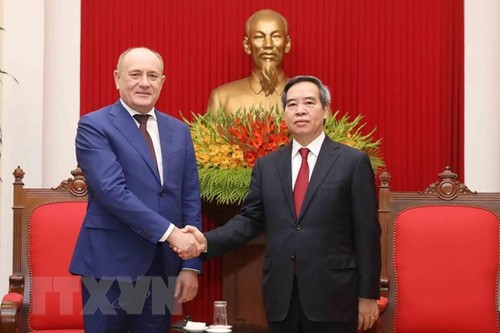 Trưởng ban Kinh tế Trung ương Nguyễn Văn Bình tiếp Đoàn cán bộ cấp cao Tập đoàn Gazprom  - ảnh 1