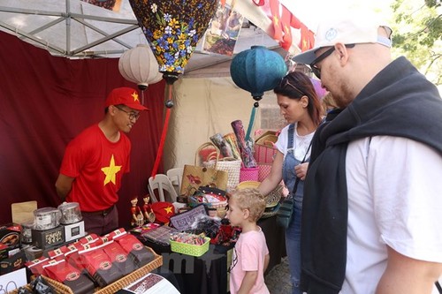 Giới thiệu văn hóa Việt tại Hội chợ ASEAN Bazar ở Argentina - ảnh 1