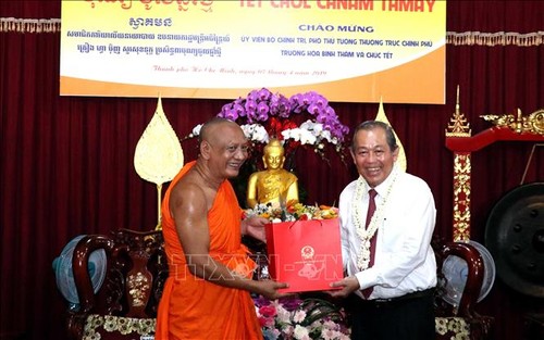 Phó Thủ tướng Thường trực Chính phủ Trương Hòa Bình đến thăm, chúc Tết đồng bào Khmer  - ảnh 1
