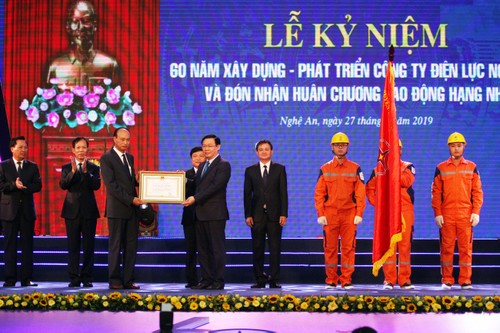 Phó Thủ tướng Vương Đình Huệ dự lễ kỉ niệm 60 năm Công ty Điện lực Nghệ An - ảnh 1