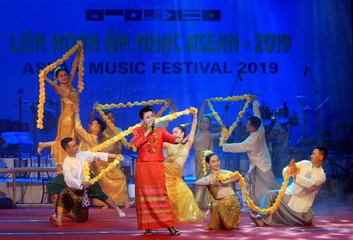 Khai mạc Liên hoan âm nhạc ASEAN 2019 - ảnh 1
