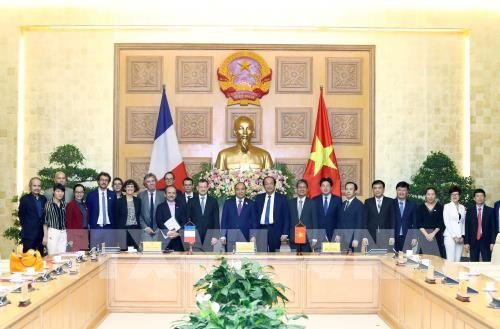 Thủ tướng Nguyễn Xuân Phúc: Việt Nam xác định việc xây dựng chính phủ điện tử là chiến lược quan trọng để phục vụ nhân dân - ảnh 1