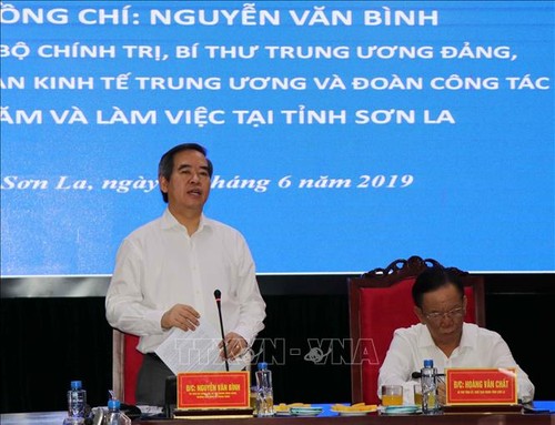 Trưởng Ban Kinh tế Trung ương Nguyễn Văn Bình làm việc với tỉnh Sơn La - ảnh 1