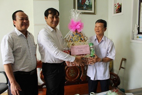 Đà Nẵng trao quà tặng 27 ngàn đối tượng chính sách nhận ngày Thương binh liệt sĩ - ảnh 1