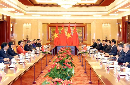Chủ tịch Quốc hội Nguyễn Thị Kim Ngân hội đàm với Chủ tịch Nhân đại Trung Quốc Lật Chiến Thư - ảnh 1