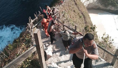 Đại sứ quán Việt Nam tại Indonesia hỗ trợ đưa thi thể nạn nhân tử nạn trên bãi biển Bali về nước - ảnh 2