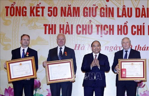 Thủ tướng Nguyễn Xuân Phúc dự Hội nghị tổng kết 50 năm gìn giữ, bảo vệ thi hài Chủ tịch Hồ Chí Minh  - ảnh 1