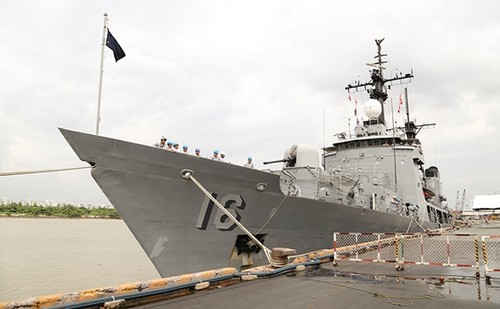Tàu hải quân Philippines thăm hữu nghị Việt Nam - ảnh 1