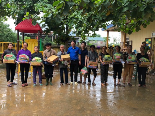 Thanh niên chung tay hỗ trợ đồng bào các tỉnh miền Trung khắc phục hậu quả mưa lũ - ảnh 11