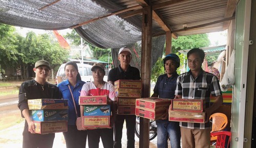 Thanh niên chung tay hỗ trợ đồng bào các tỉnh miền Trung khắc phục hậu quả mưa lũ - ảnh 13