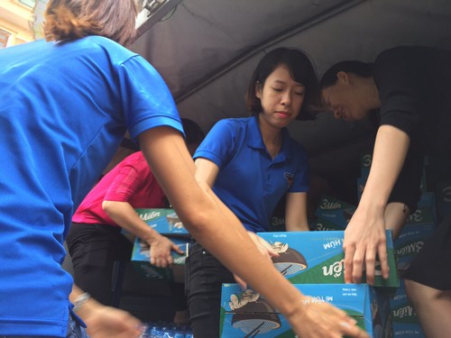 Thanh niên chung tay hỗ trợ đồng bào các tỉnh miền Trung khắc phục hậu quả mưa lũ - ảnh 6
