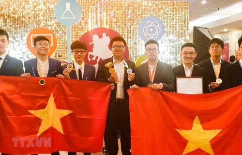Việt Nam đạt thành tích ấn tượng tại cuộc thi Olympic Quốc tế Moscow lần thứ IV - ảnh 1