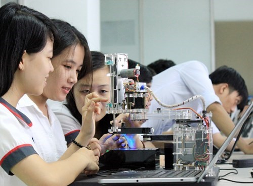 Việt Nam tiếp tục cải thiện mạnh mẽ năng lực cạnh tranh - ảnh 1