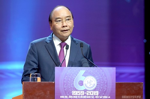 Thủ tướng Nguyễn Xuân Phúc: việc đầu tiên là đổi mới sáng tạo cách trọng dụng con người - ảnh 1