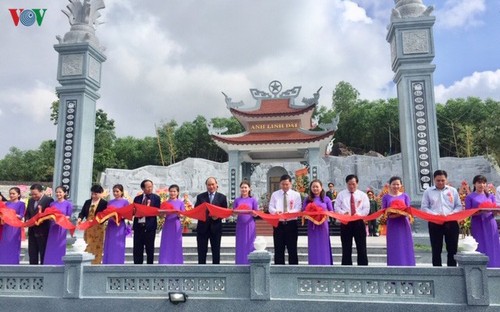 Thủ tướng Nguyễn Xuân Phúc dự Lễ khánh thành Đền thờ Liệt sĩ Núi Quế - Anh linh Đài - ảnh 2
