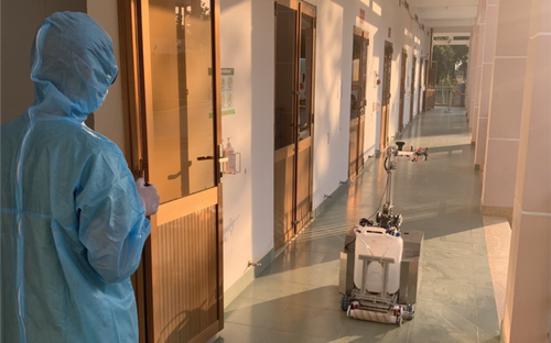 TP.HCM chính thức đưa robot khử khuẩn phòng cách ly thay thế nhân viên y tế - ảnh 1