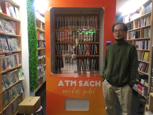 Cây 'ATM sách' miễn phí đầu tiên tại Hà Nội giúp thêm nhiều người tiếp cận tri thức - ảnh 5