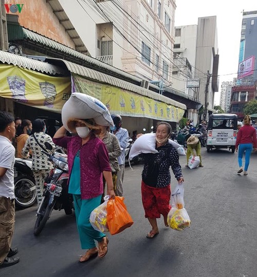Hơn 3.000 gia đình người gốc Việt tại Campuchia được cứu trợ trong dịch COVID-19 - ảnh 3