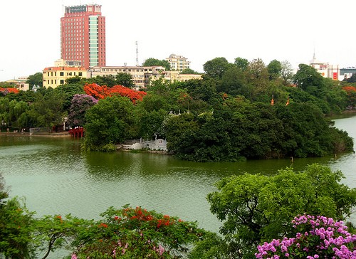 Musim panas di kota Hanoi, Vietnam - ảnh 1