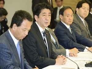 Pemilih Jepang mendukung upaya mendorong ekonomi yang diajukan PM Shinzo Abe - ảnh 1
