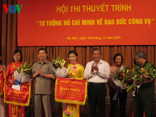 Final sayembara dengan tema “Fikiran Ho Chi Minh tentang moral kedinasan” - ảnh 1