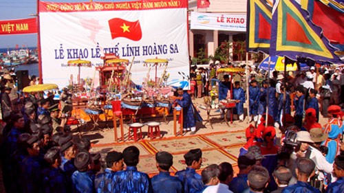  Ly Son- propinsi Quang Ngai mengadakan acara  jamuan dan pergantian prajurit Hoang Sa - ảnh 1