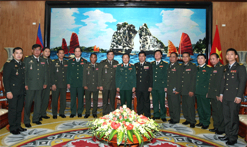 Penguatan kerjasama persahabatan antara Rakyat dan tentara Vietnam-Kamboja - ảnh 1