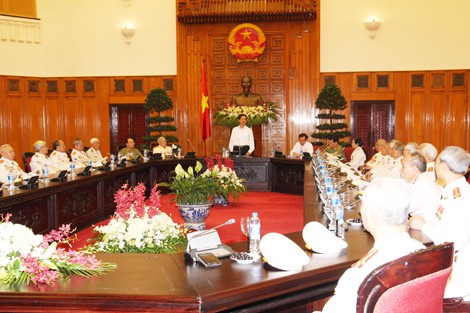 PM Nguyen Tan Dung bertemu dengan wakil veteran perang dan pemuda pembidas - ảnh 1