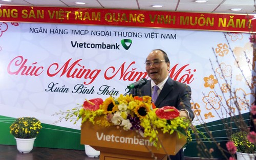 Deputi PM Vietnam, Nguyen Xuan Phuc mengucapkan selamat Hari Raya Tet kepada perbankan Vietnam - ảnh 1