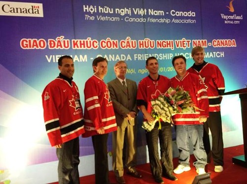 Во Вьетнаме с визитом находится делегация канадских предпринимателей и парламентариев - ảnh 1