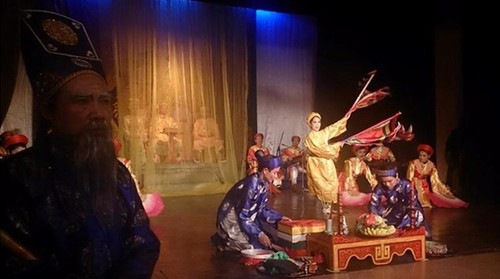 Театр «Туонг» представляет традиционное сценическое искусство на суд зрителей-иностранных туристов - ảnh 1