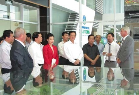 Премьер-министр СРВ Нгуен Тан Зунг посетил комплекс по обработке отходов Дафыок - ảnh 1