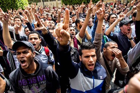 В Египте прошли массовые акции протеста против привлечения к суду сторонников "Братьев-мусульман" - ảnh 1