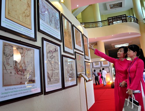 Выставка географических карт и исторических документов, связанных с островами Хоангша и Чыонгша - ảnh 1