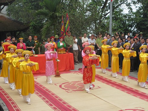 В Футхо прошла церемония поминания прародителя вьетнамского народа Лак Лонг Куана - ảnh 2