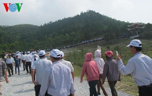 Десятки тысяч человек посетили могилу генерала Во Нгуен Зяпа во время праздника - ảnh 2