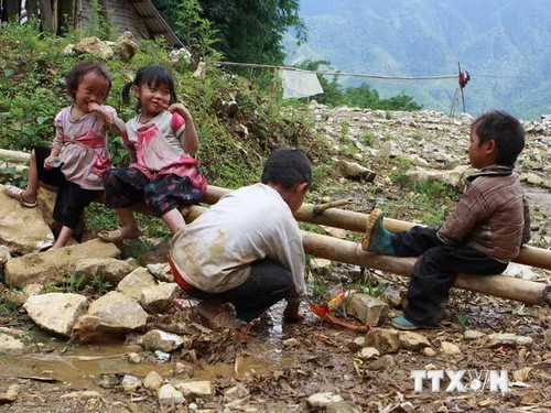 Выставка «Тёплое одеяло», направленная на оказание помощи детям из горных районов Вьетнама - ảnh 2
