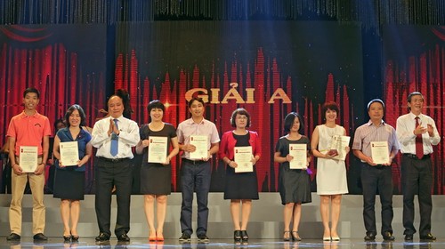 Во Вьетнаме вручены премии за лучшие работы в области журналистики - ảnh 1
