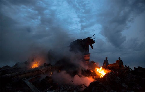 Малайзийский самолет упал на востоке Украины - ảnh 1