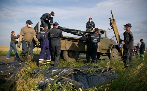 Началась доставка тел жертв крушения малайзийского самолёта в Донецк - ảnh 1